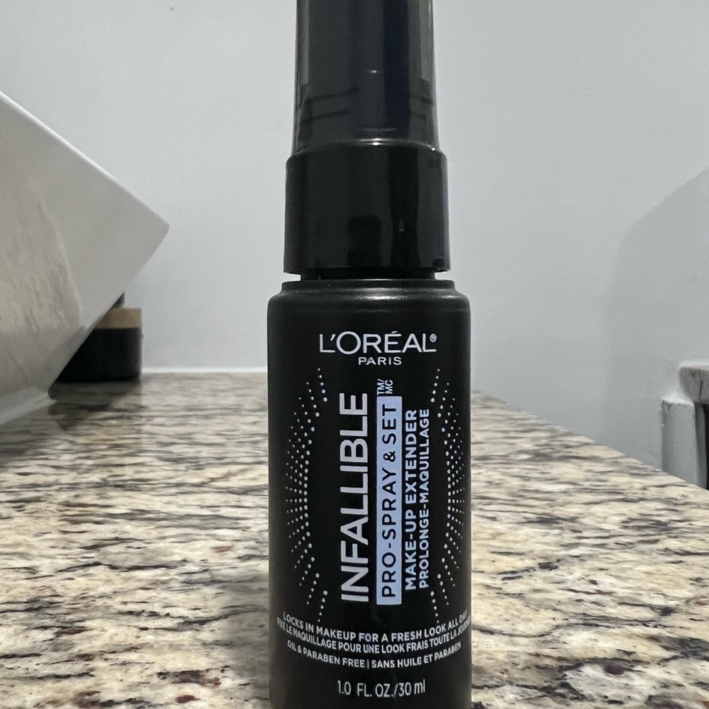 L'Oreal Infallible Pro-Spray & Set in Black